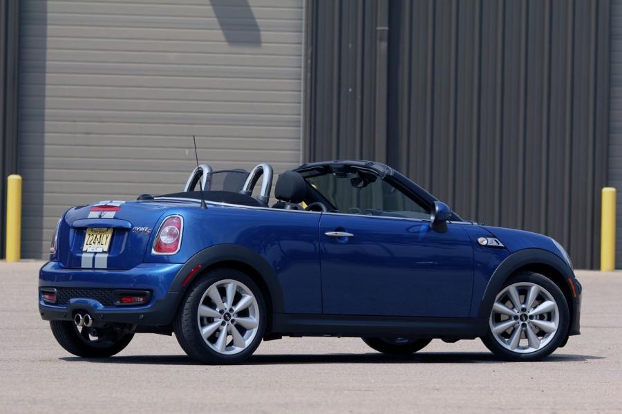  Mini Cooper S Cabrio 2012 года  (фото 17 из 51)